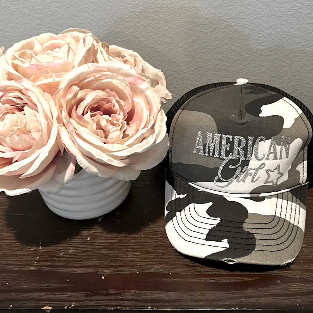 Super cute snap back hat